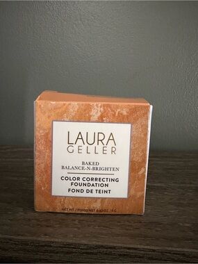 Laura Geller Collar Correcting Foundation in Light